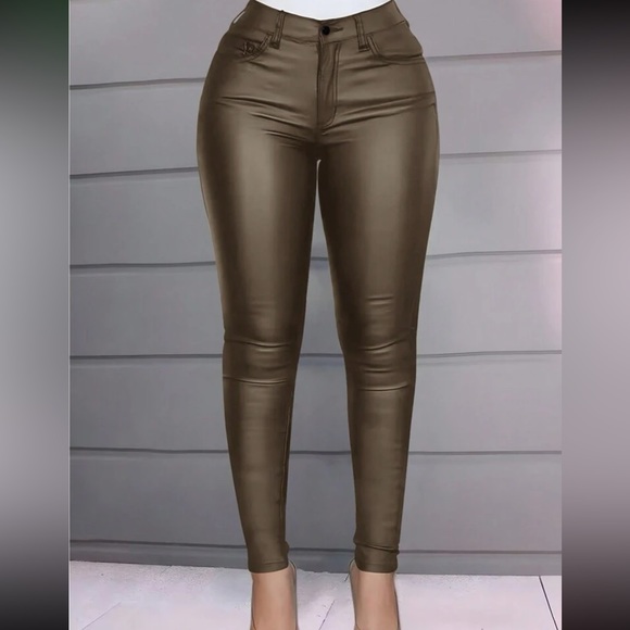 Sexy thermal sherpa lined vegan leather pants - Picture 12 of 16
